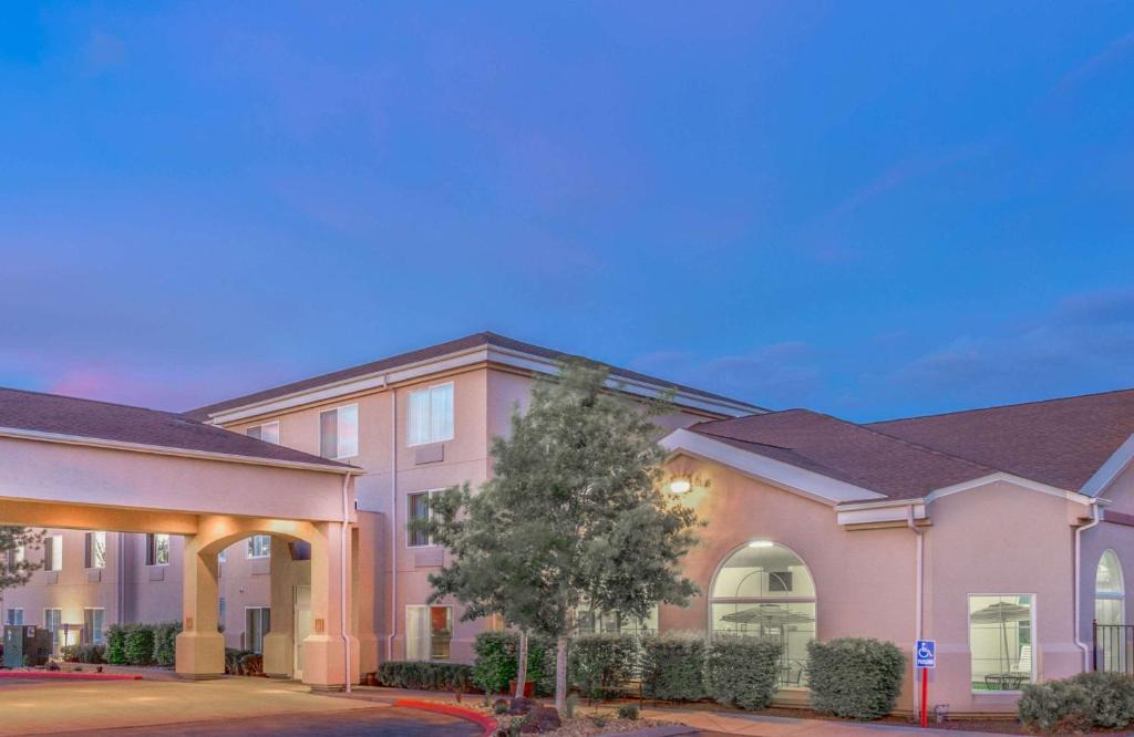 Heyburn Hotel | Super 8 by Wyndham Heyburn