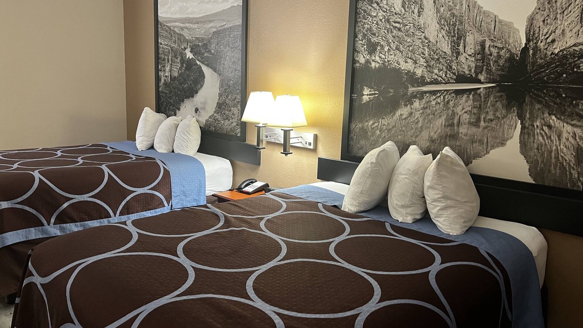 Huntsville Hotel | Super 8 by Wyndham Huntsville