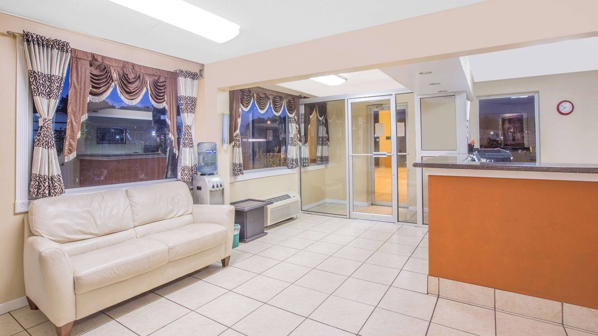 Jasper Hotel | Super 8 by Wyndham Jasper