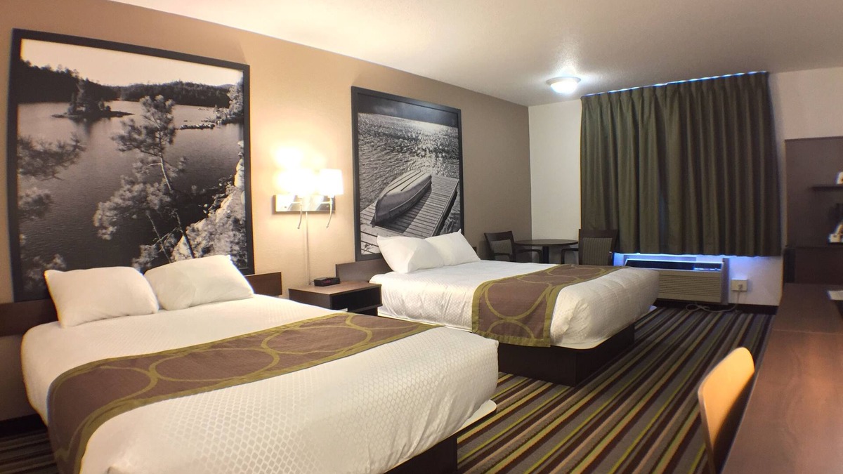Kenora Hotel | Super 8 by Wyndham Kenora