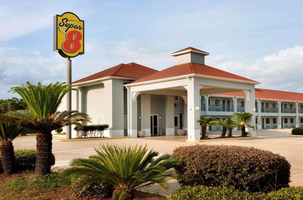 Lake Charles Hotel | Super 8 by Wyndham Lake Charles Northeast