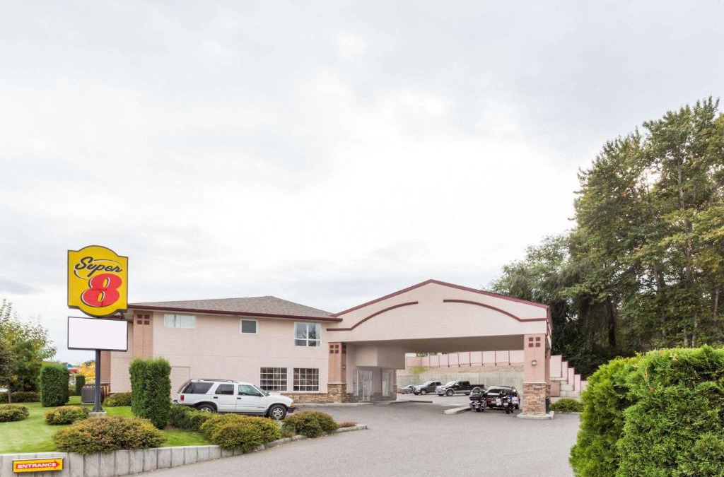 Winfield Hotel | Super 8 by Wyndham Lake Country/Winfield Area