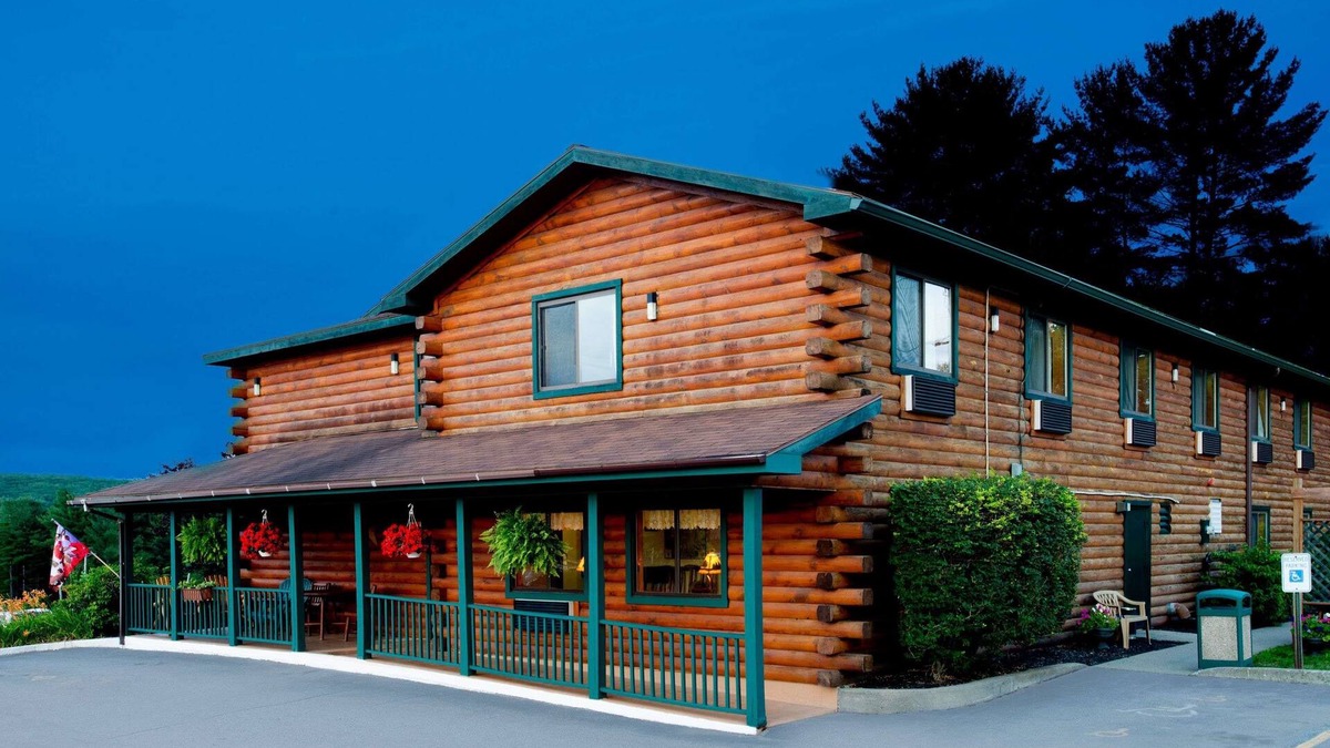 Lake George Hotel | Super 8 by Wyndham Lake George/Warrensburg Area