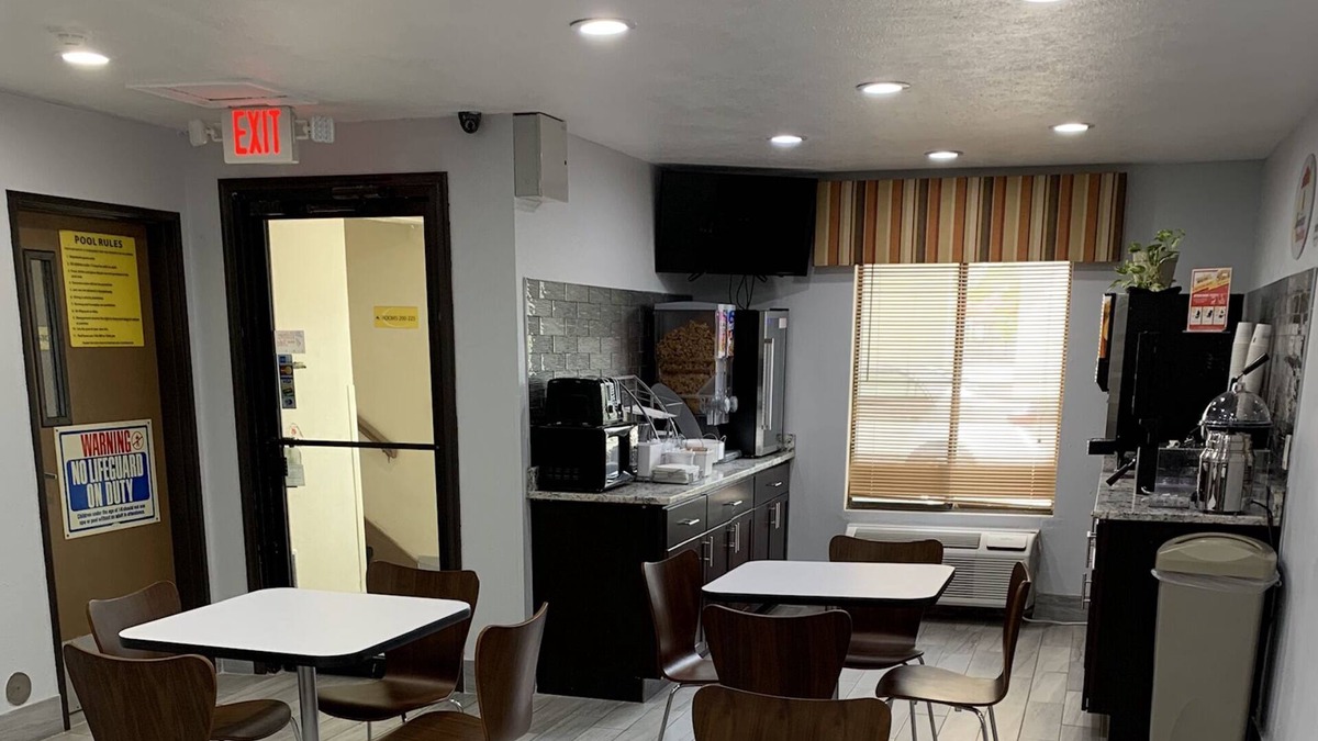 Lincoln Hotel | Super 8 by Wyndham Lincoln