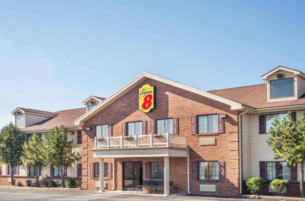 Madison Hotel | Super 8 by Wyndham Madison IN