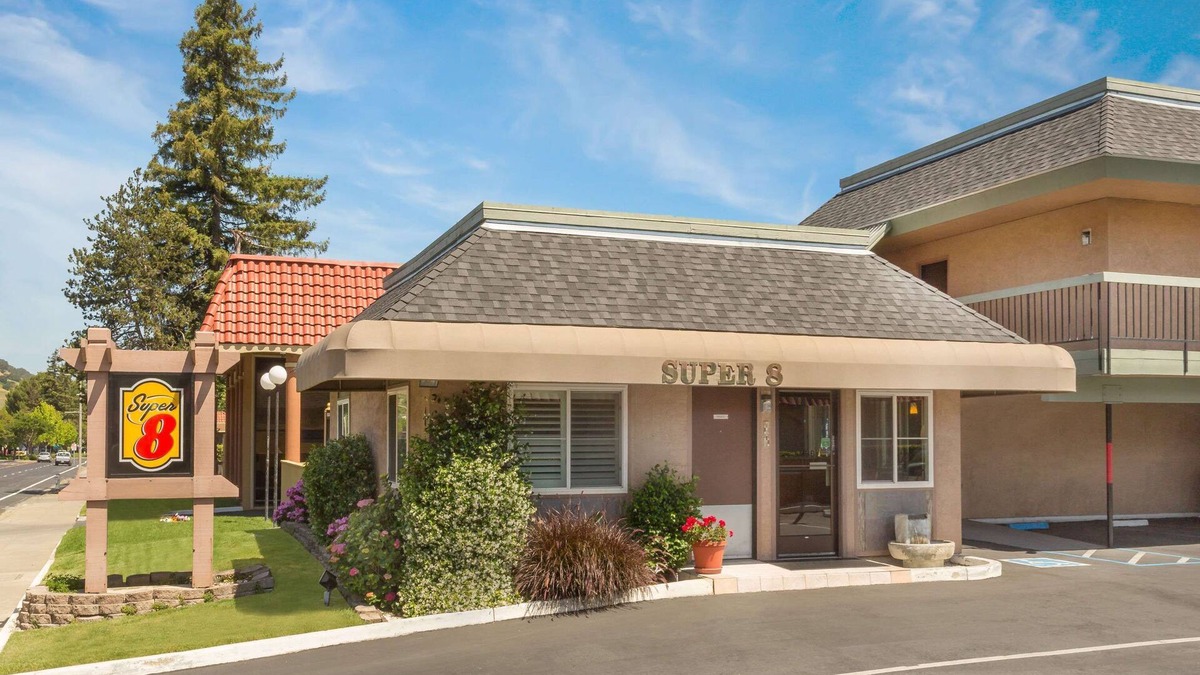 Martinez Hotel | Super 8 by Wyndham Martinez