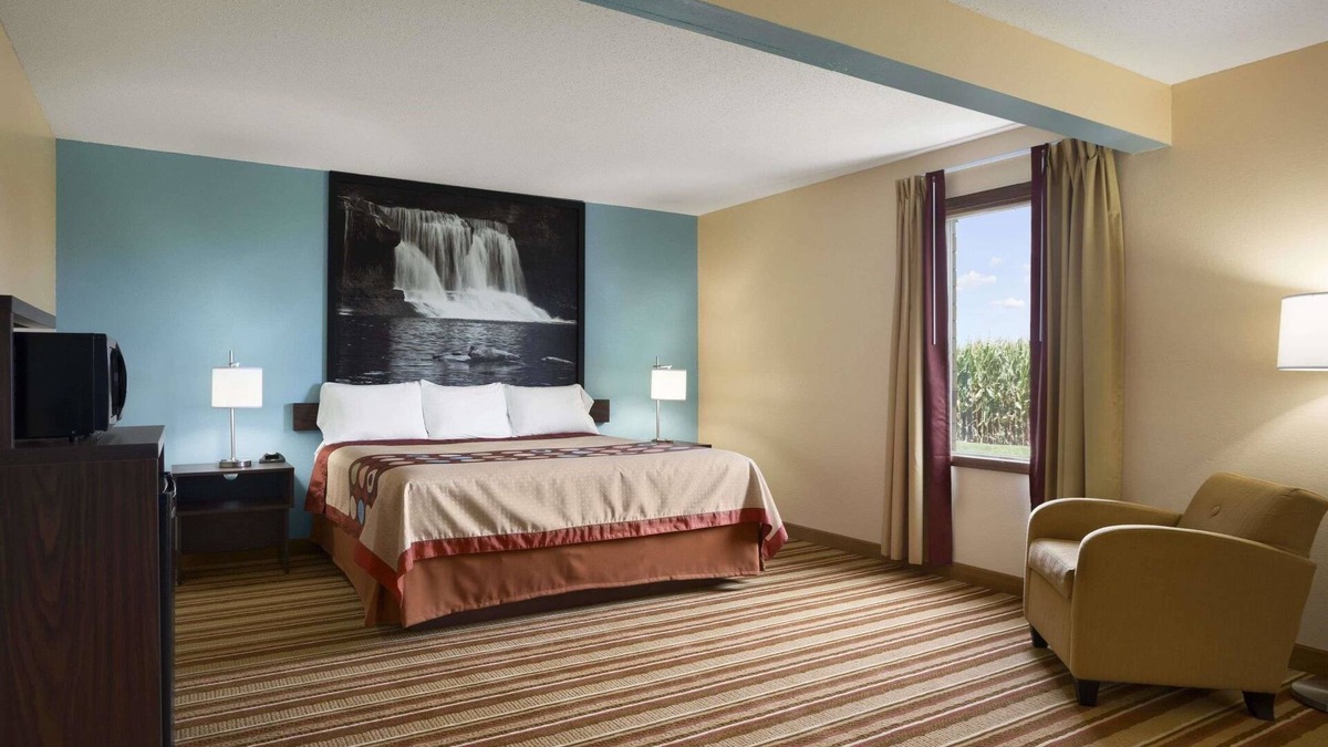 Mattoon Hotel | Super 8 by Wyndham Mattoon