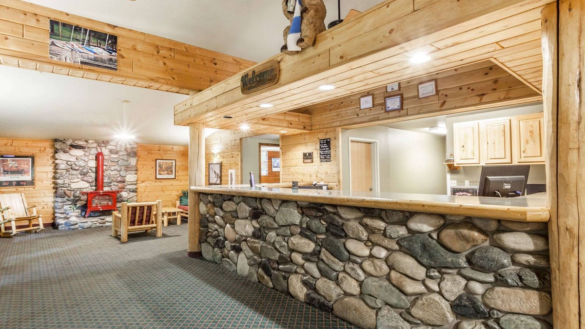 McCall Hotel | Super 8 by Wyndham McCall