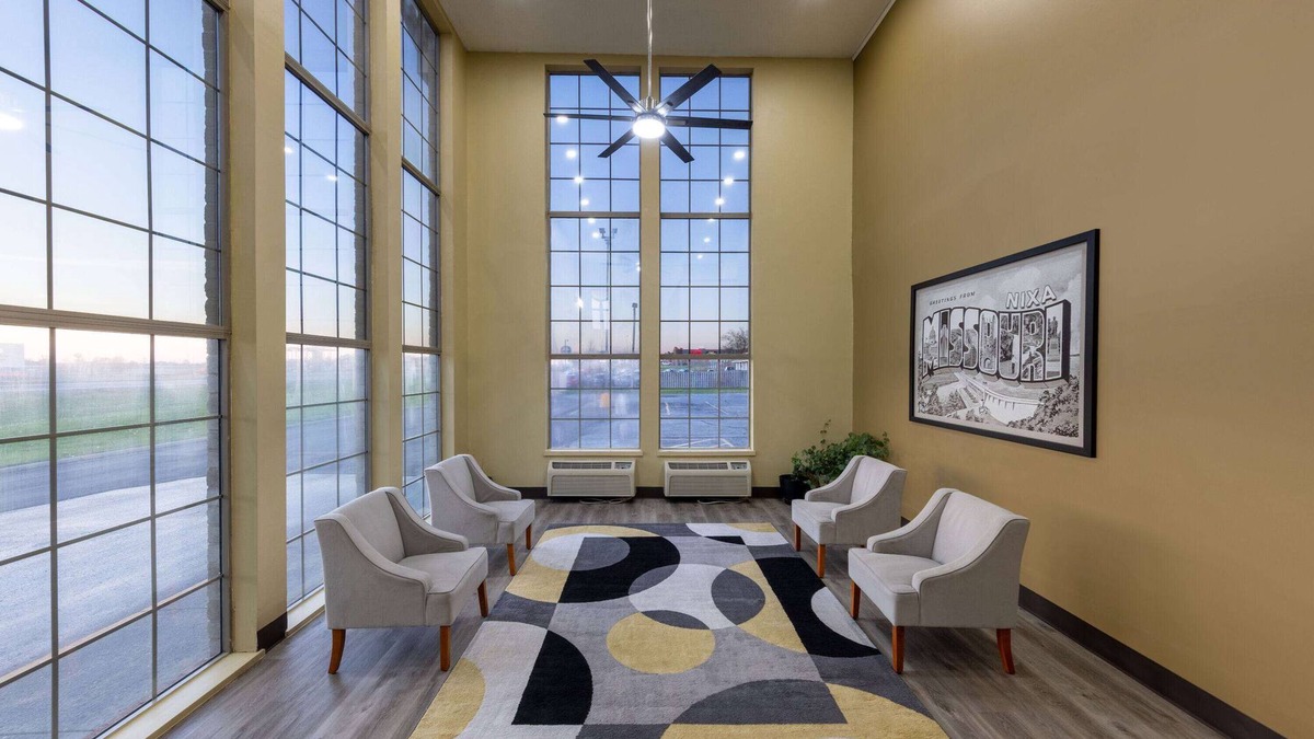 Nixa Hotel | Super 8 by Wyndham Nixa/Springfield Area