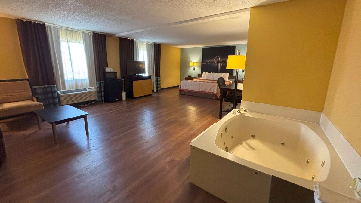 O'Fallon Hotel | Super 8 by Wyndham O'Fallon