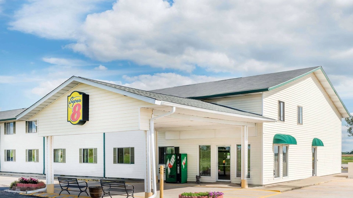 Okawville Hotel | Super 8 by Wyndham Okawville