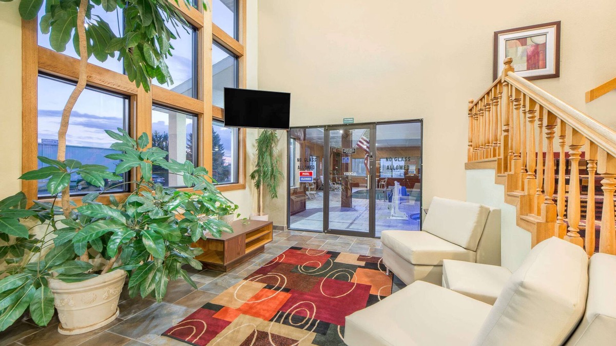 Ottumwa Hotel | Super 8 by Wyndham Ottumwa