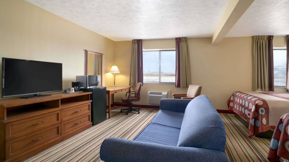 Park City Hotel | Super 8 by Wyndham Park City/North Wichita Area