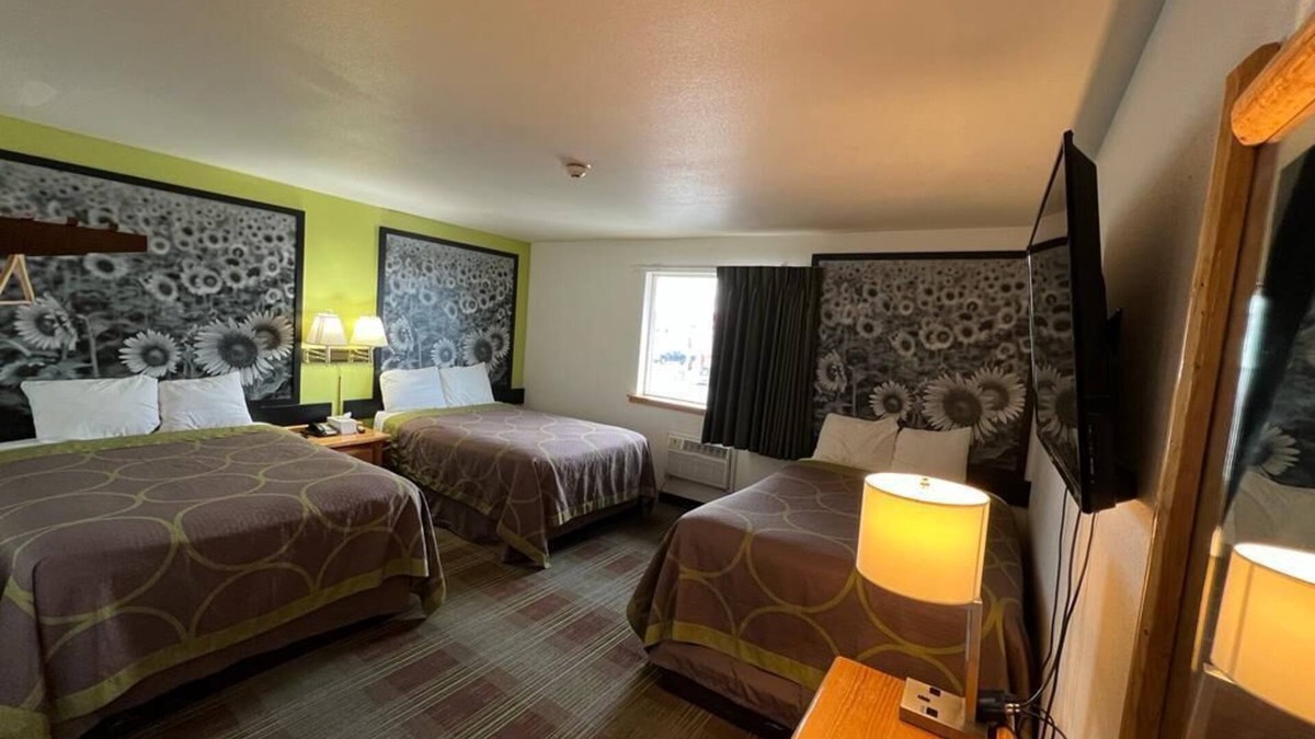 Powell Hotel | Super 8 by Wyndham Powell