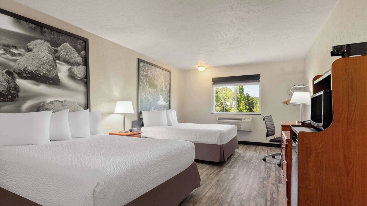 Roseburg Hotel | Super 8 by Wyndham Roseburg