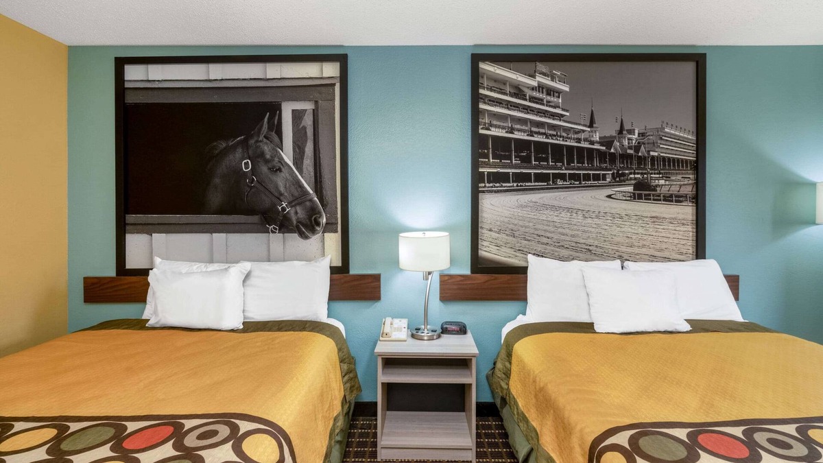 Shepherdsville Hotel | Super 8 by Wyndham Shepherdsville/Louisville South I65
