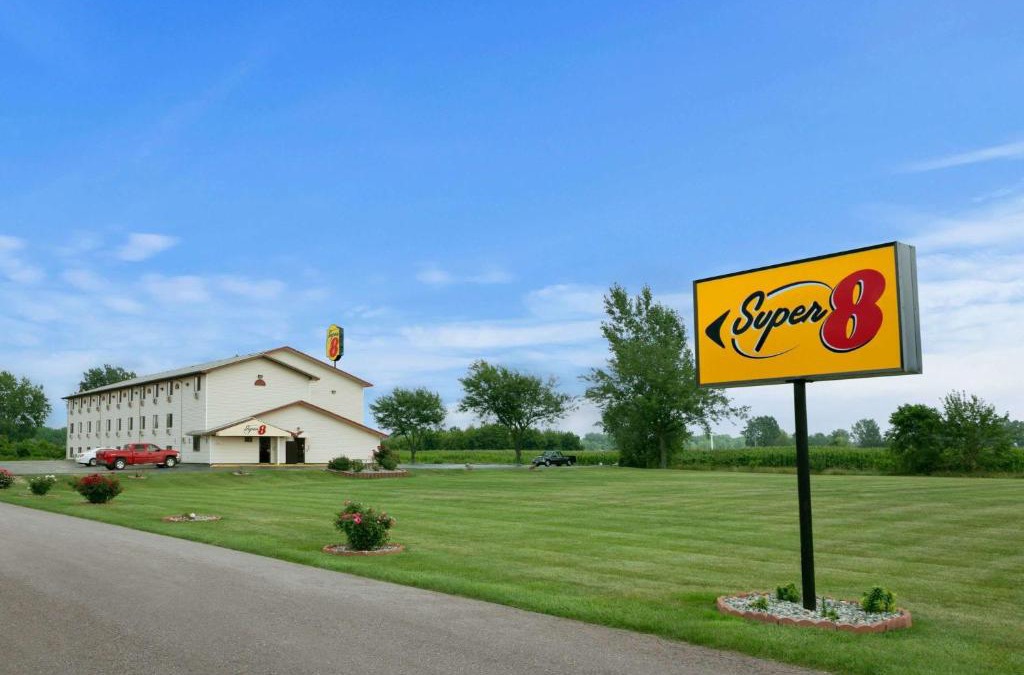 Saginaw Hotel | Super 8 by Wyndham Saginaw