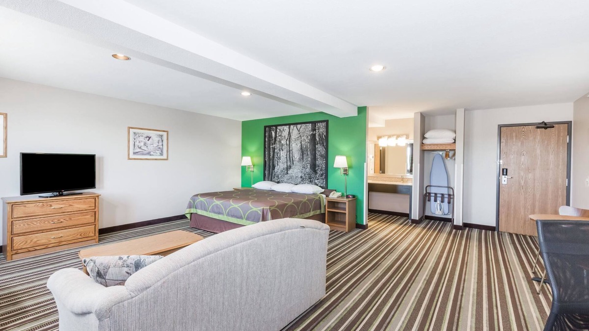 Sioux City Hotel | Super 8 by Wyndham Sioux City South