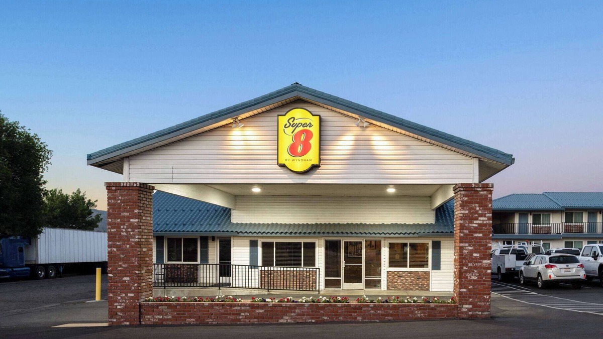 Susanville Hotel | Super 8 by Wyndham Susanville