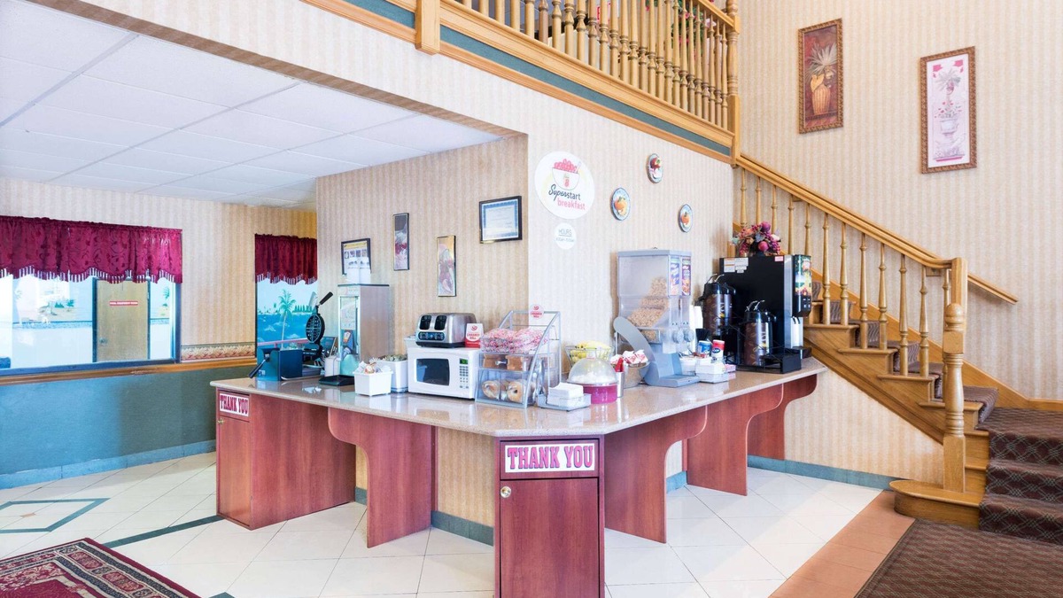Troy Hotel | Super 8 by Wyndham Troy IL/St. Louis Area