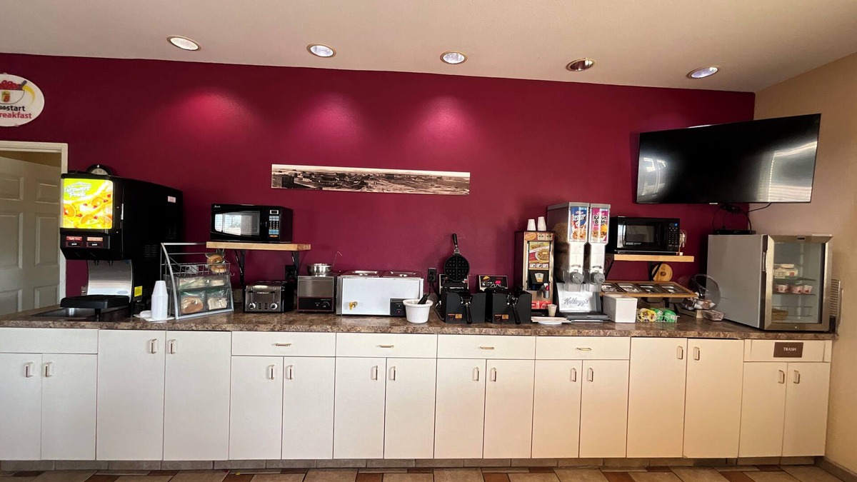 Wheatland Hotel | Super 8 by Wyndham Wheatland Wyoming