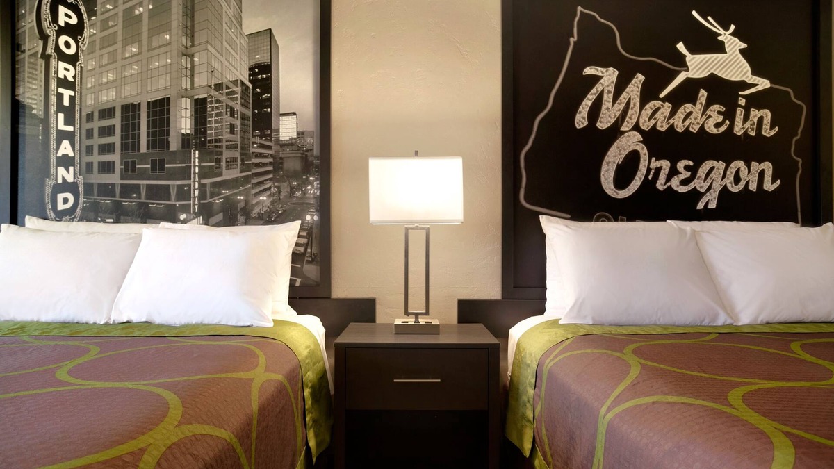 Woodburn Hotel | Super 8 by Wyndham Woodburn
