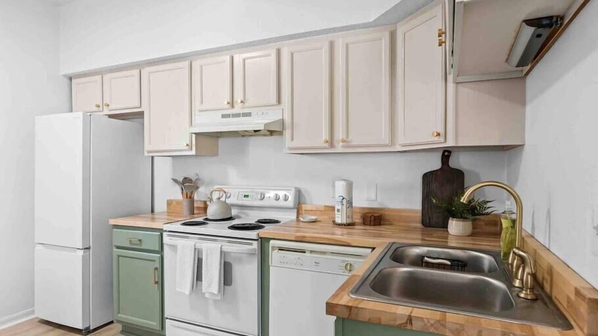 Historic Downtown Kissimmee House | Super Boho - At Lake Toho's Water