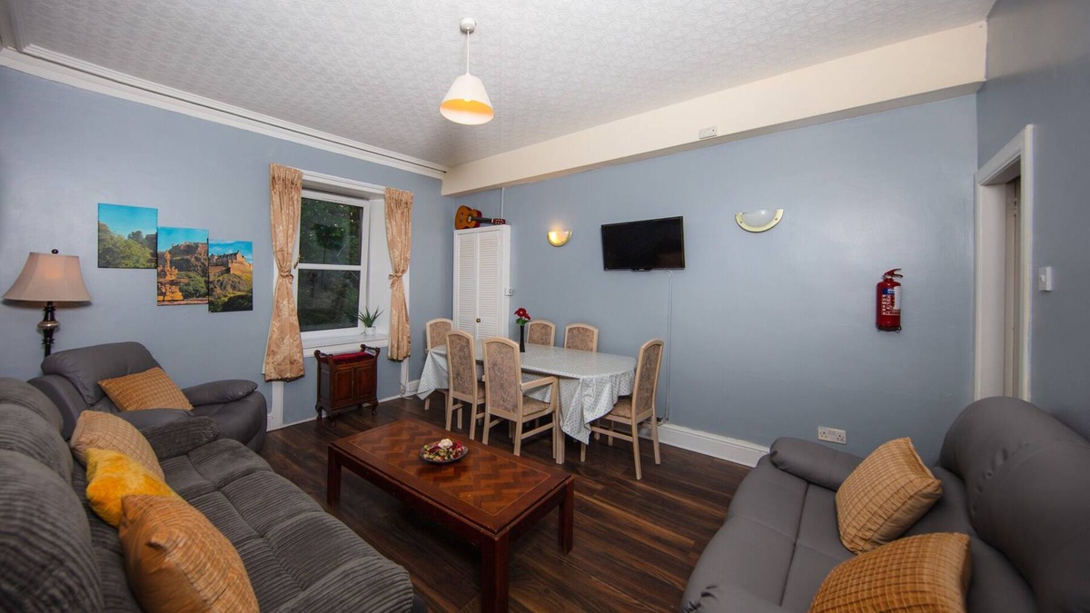 Tollcross Apartment | Super Central 4bedroom Apartment at the Meadows