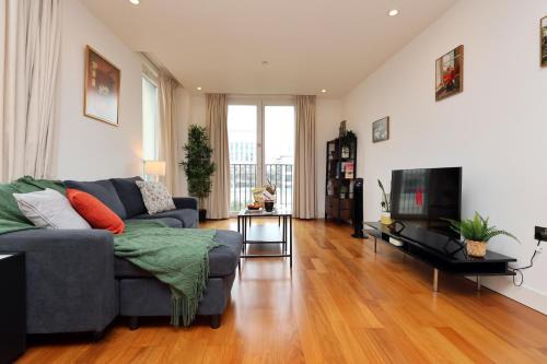 Cardiff City Centre Apartment | Super Central-Quiet-Parking-By FabAccommodation