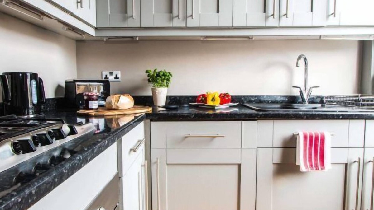 Twickenham Riverside Apartment | Super Chic 1-Bedroom Urban Hideaway
