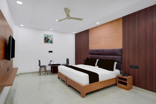 Sector 27 Hotel | Super Collection O Sector 18 Metro station