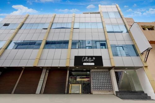 Vadapalani Hotel | Super Collection O Vadapalani Metro Station Formerly Pineapple Guest House