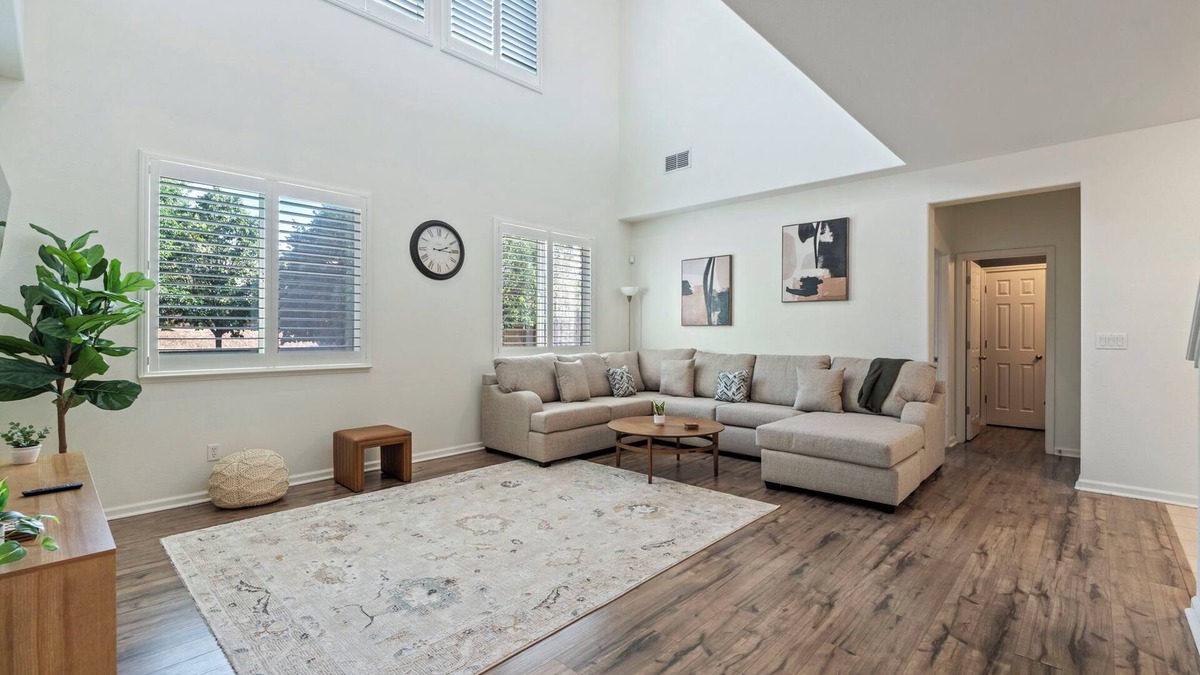 Reno House | Super Cozy 5-Bedroom 2 living room Family Getaway