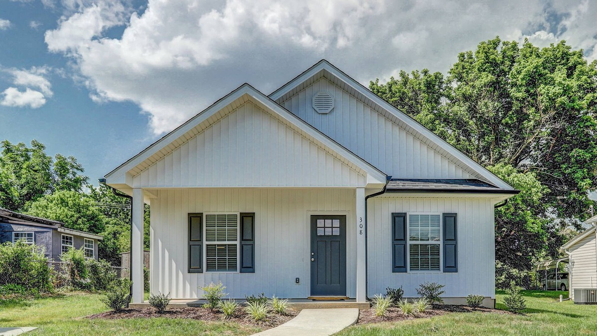 Johnson City House | Super-cute, 2022-built, 1 king BR/1 office house in Johnson City - WFH-friendly