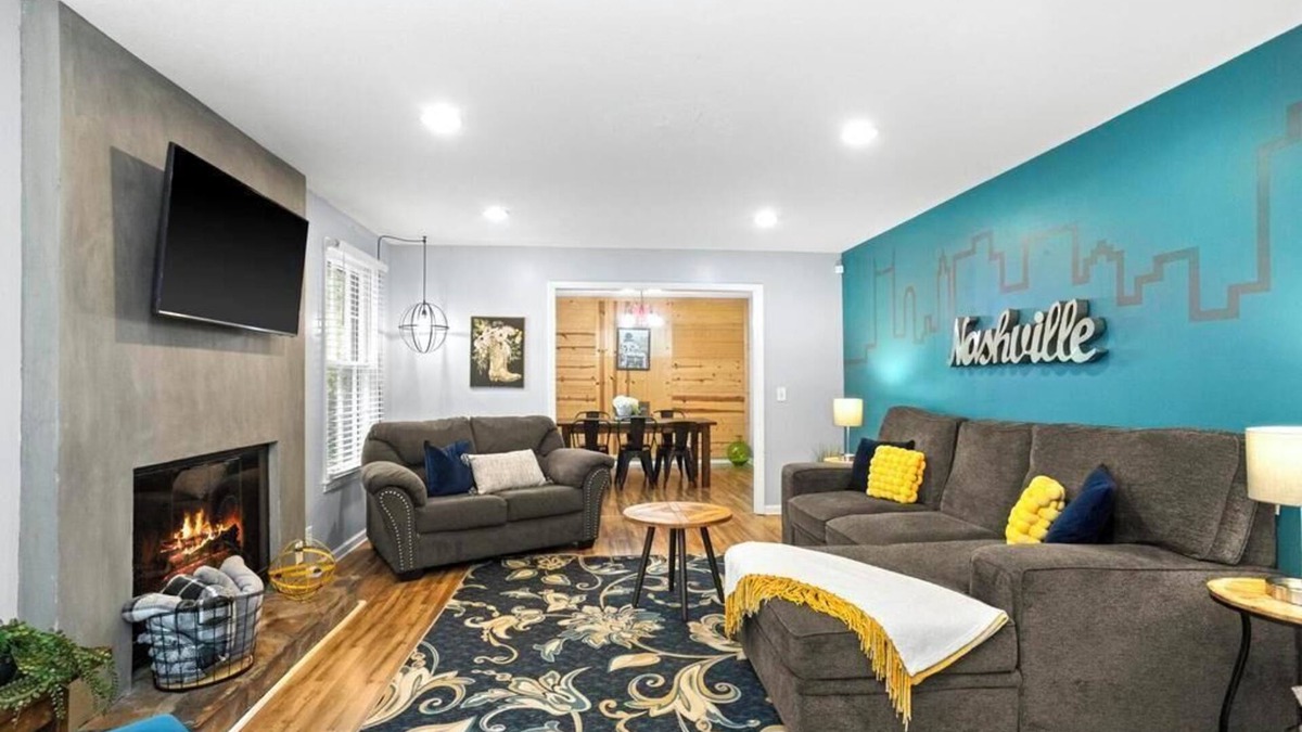 Nashville House | Super Cute 3BR/2BA, 6 Beds, Porch Bar & Hot Tub!