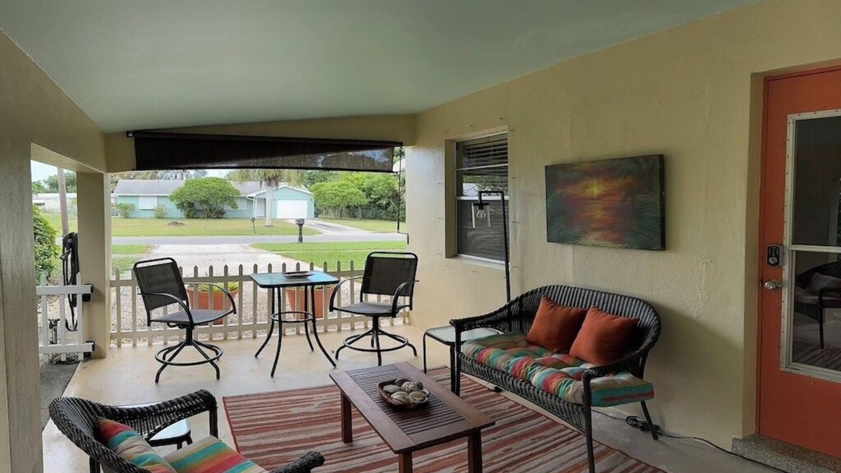 Stuart Cottage | Super Cute & Clean Pet Friendly Cottage near Beaches & Quaint Downtown Stuart