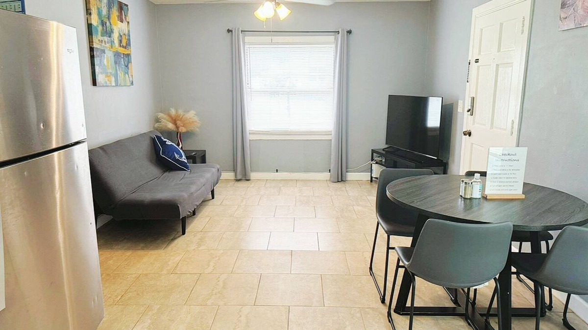 Southside House | Super Cute & Cozy Home Near Everything With Fenced Back Yard, TV, A C, W/D