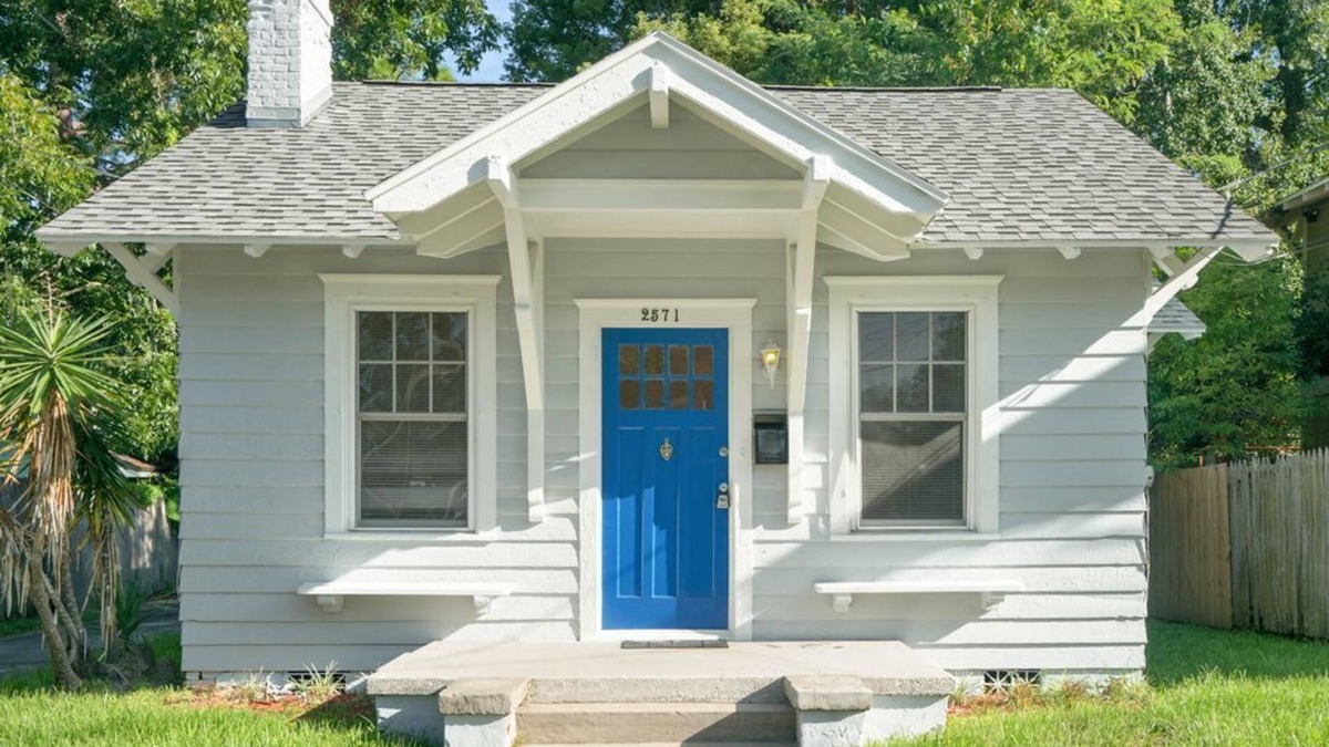 Riverside House | Super fun home with bikes on the best street in Riverside!