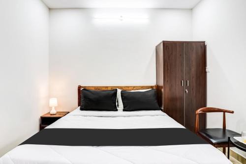 Sahakar Nagar Hotel | Super Hotel O HMR Inn