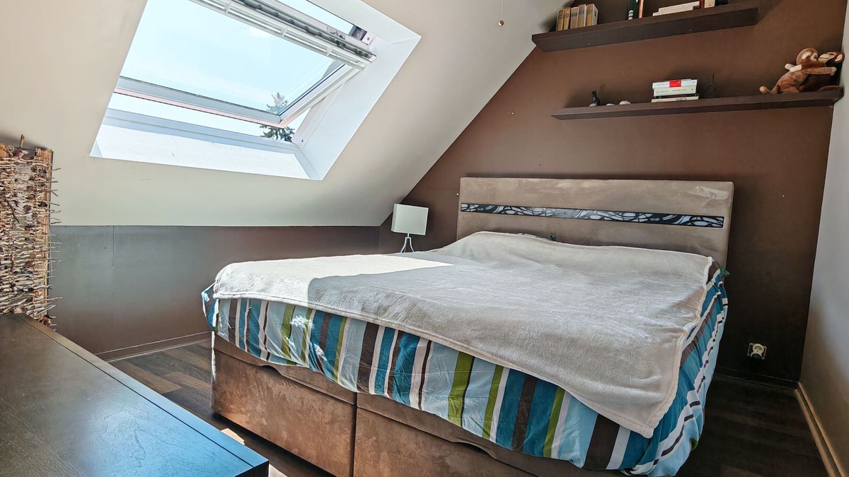 Le Perray-en-Yvelines Apartment | Super large old beam apartment with double living room