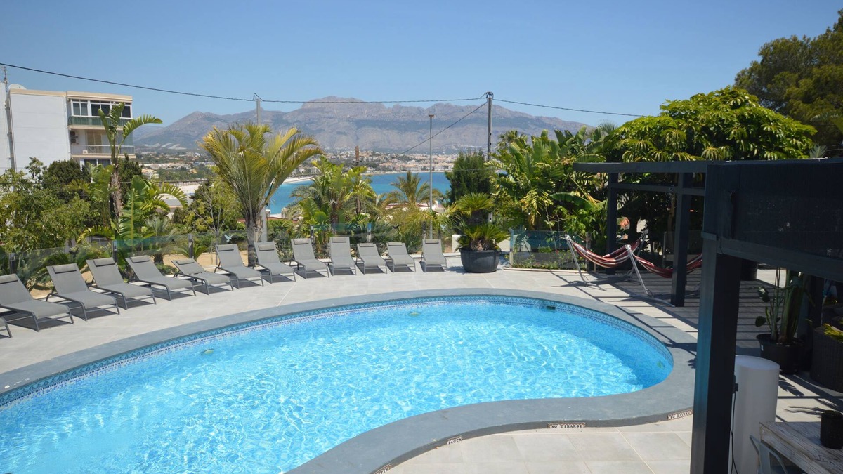 El Albir Villa | Super Location. Sea at 70m, Beach 300m, Wifi, Aircon, BBQ, 3 Gen Family, Party