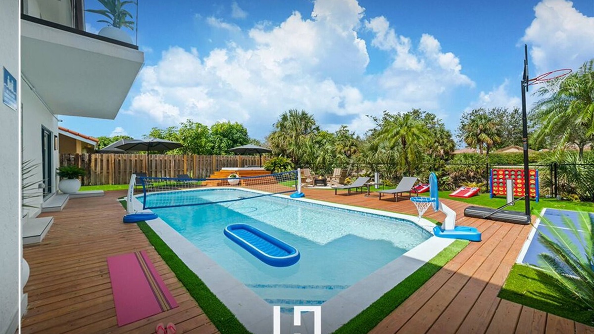Country Club House | Super Lux House: 11BR Pool Jacuzzi Sauna Gym Games