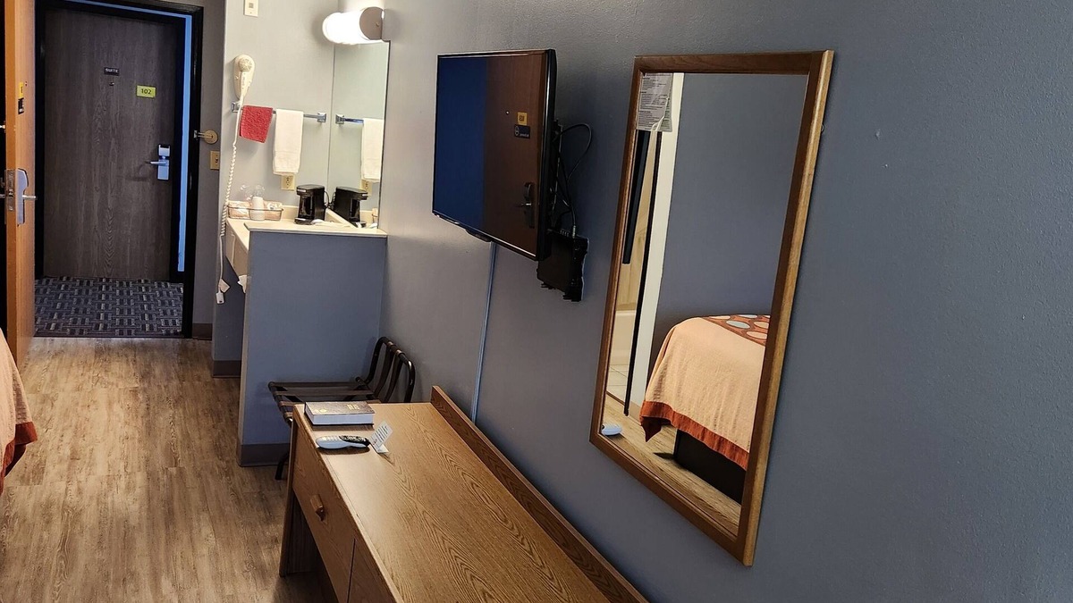 Crete Hotel | Super Star Inn & Suite Lincoln Crete