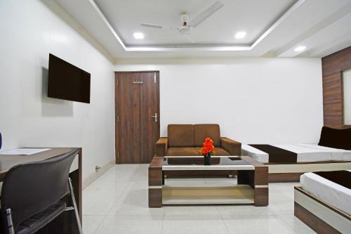 Dhanbad Hotel | Super Townhouse Sahayogi Nagar Near Big Bazaar