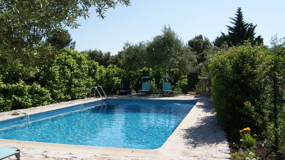 Croagnes Villa | Superb 160m2 villa with swimming pool and tennis court sleeps 6
