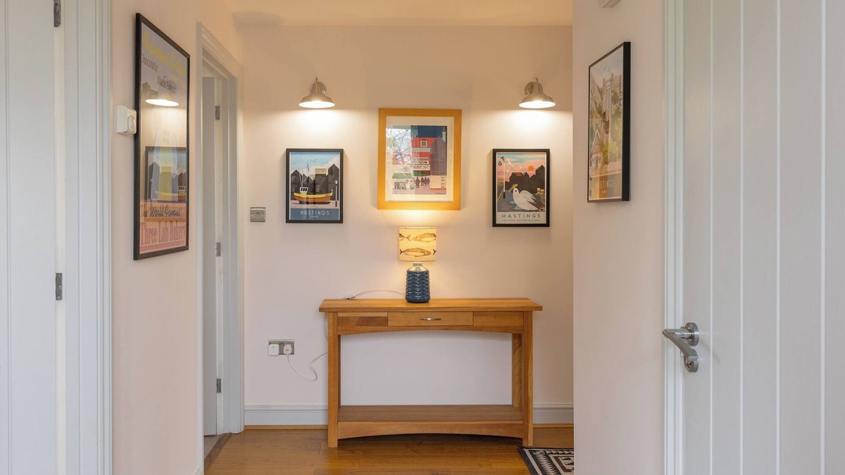 Fairlight Apartment | Superb 2 bedroom holiday home with coastal garden in tranquil Fairlight Village