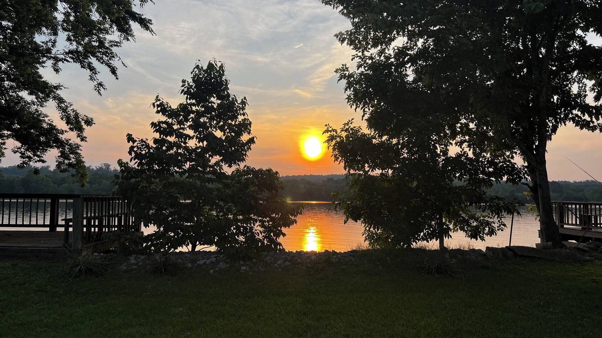 Lobelville House | Superb 2-bedroom house on the Tennessee River.