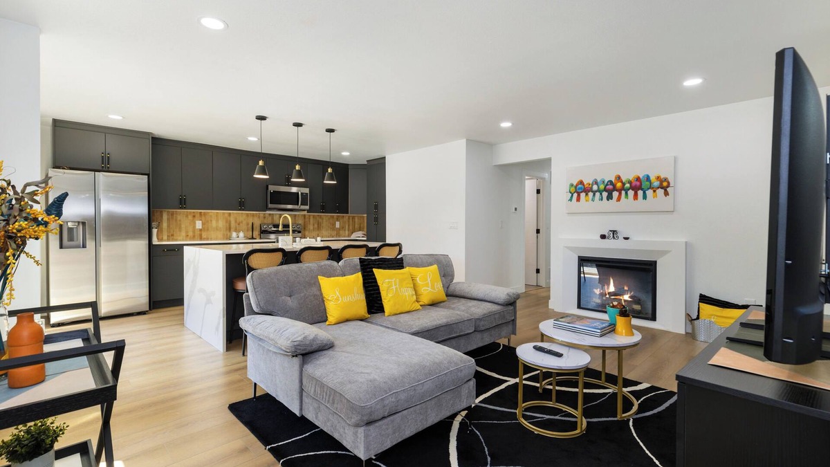 Lake Hills House | Superb 3-bedroom townhome in Bellevue