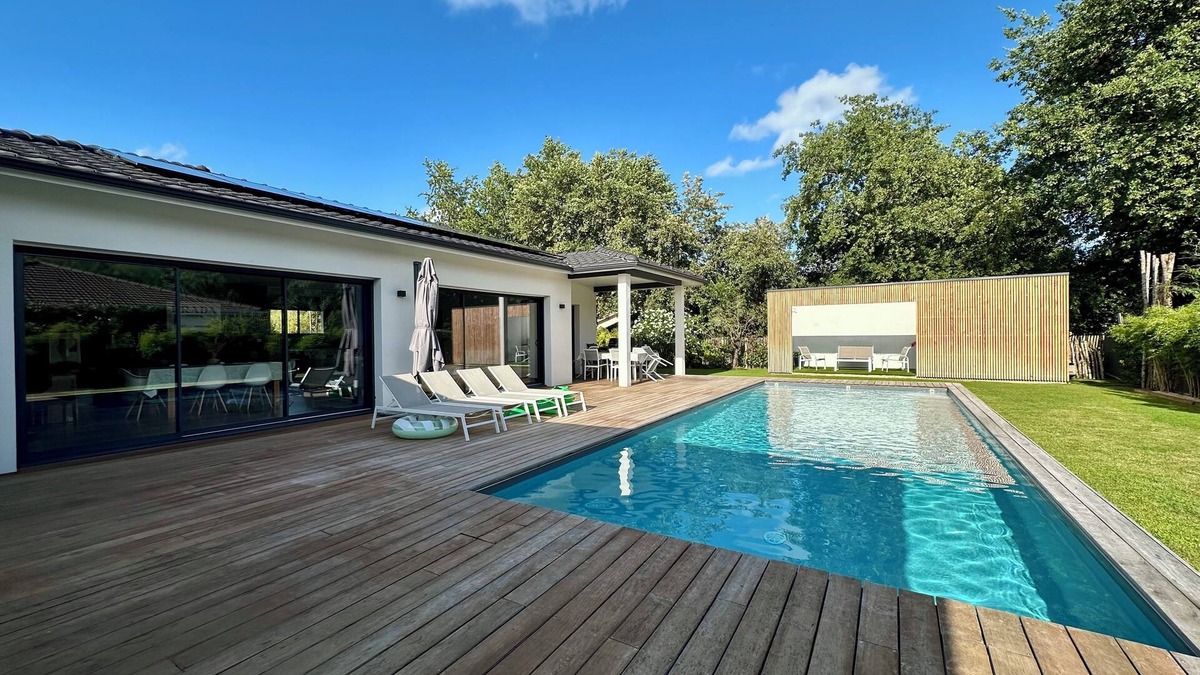 Saint-Aubin-de-Medoc Villa | Superb air-conditioned villa with heated pool between land and sea.