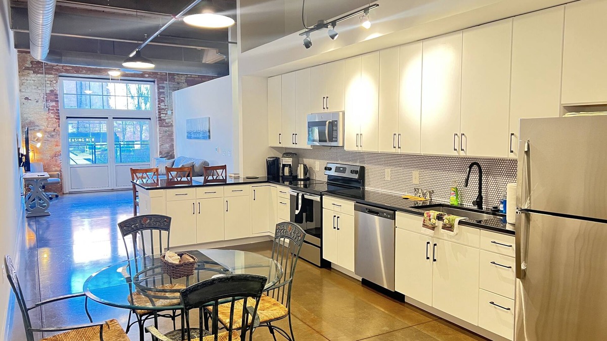 Payne-Logan Apartment | Superb apartment downtown w/outdoor amenities